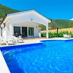 Mirna Villa *
