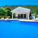 Mirna Villa *